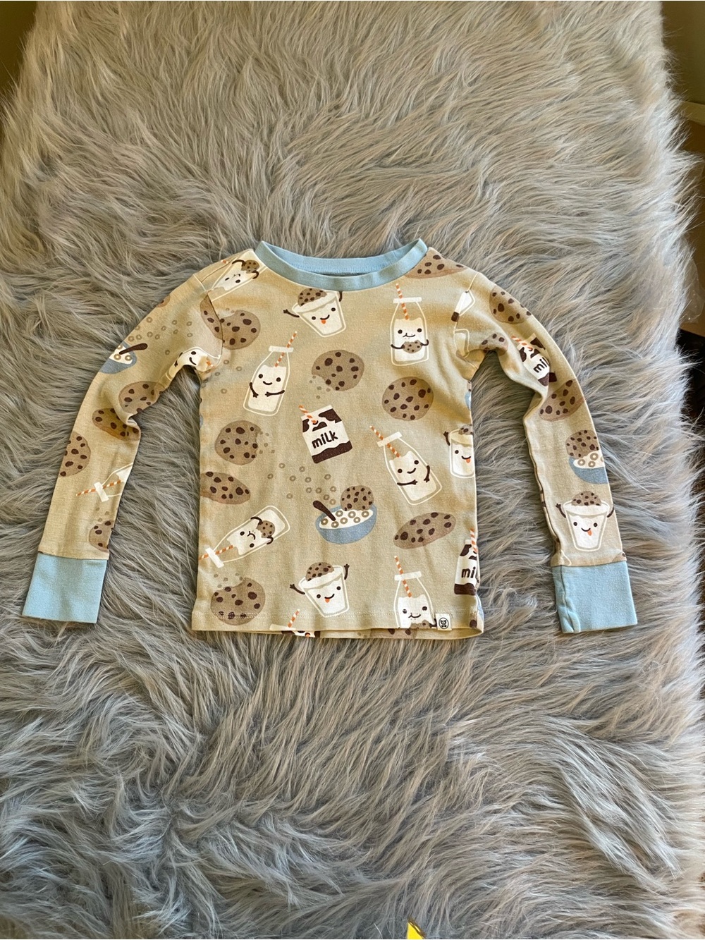 🥳The Honest Company Long Sleeve Breakfast Print Pj Top in Beige and Light Blue
